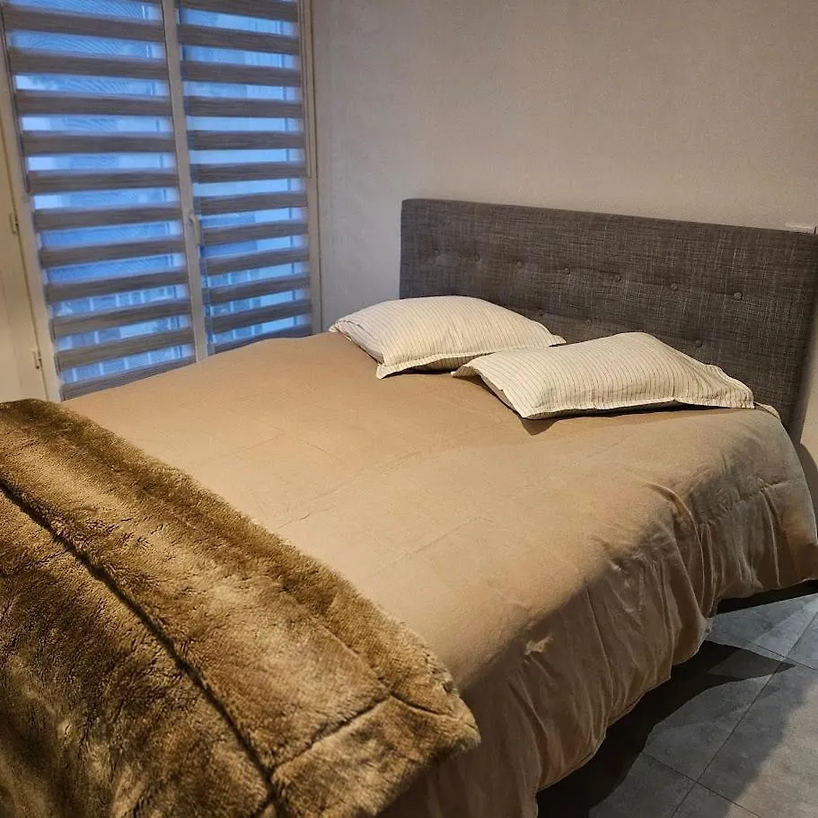 Apartment Appartement Les Pieds Dans L'Eau Avec Terrasse Et Jardin Bandol