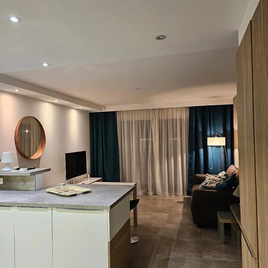 Appartement Les Pieds Dans L'Eau Avec Terrasse Et Jardin Bandol 0*,  France